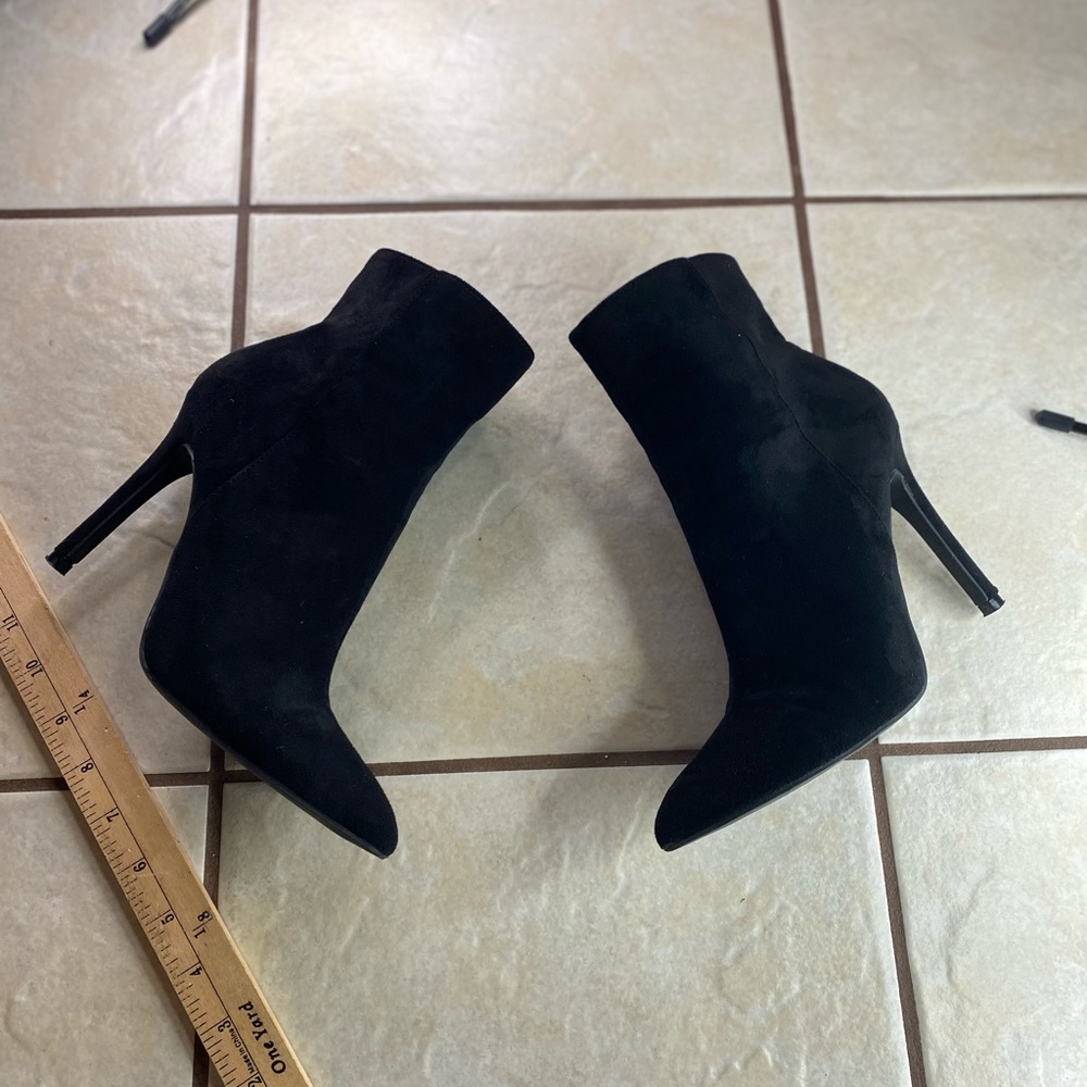 Forever 21 heel’s mid ankle bootie size 5.5 - Picture 3 of 9